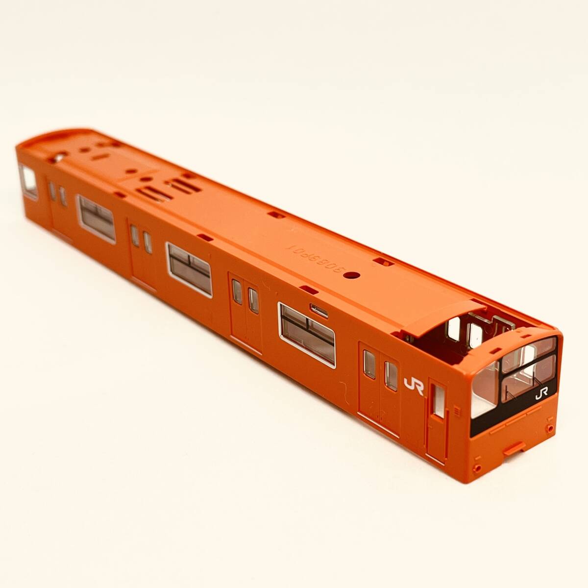 TOMIX クハ201 30N更新車/オレンジ色 ボディ+ガラス 1両分入り 98843 JR 201系通勤電車(JR西日本30N更新車・オレンジ)セットからのバラシ_入札個数1でのお渡し内容です。
