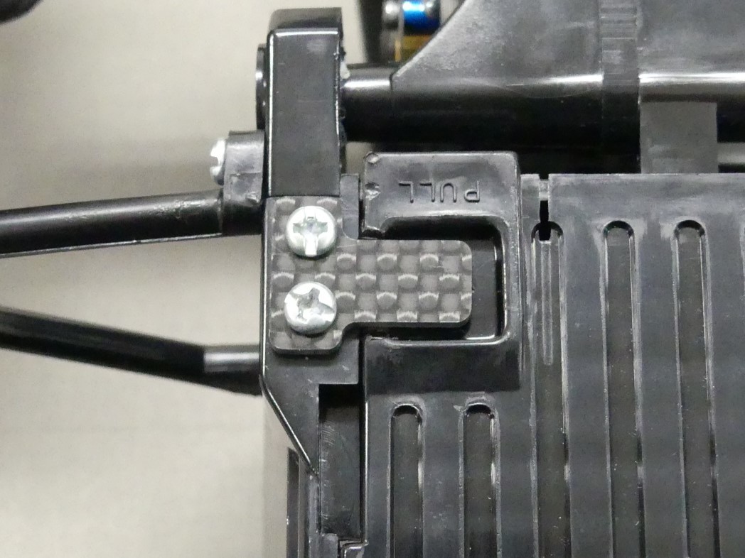 グラスホッパー＆ホーネット系パーツ　ＪＰ－１９５　バッテリーハッチ固定カーボンプレート　残りわずか_組込み見本写真です。マシンは付属しません