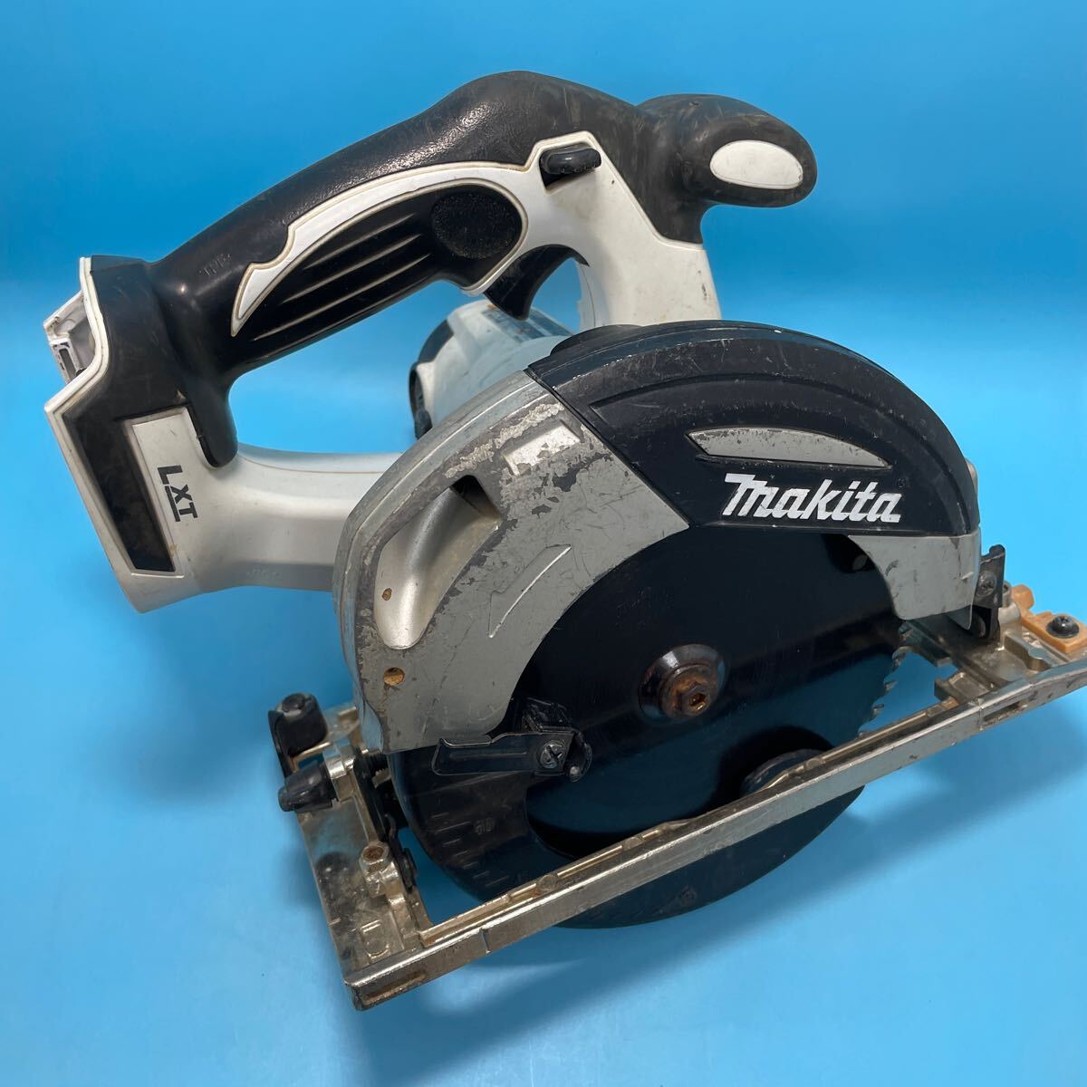 サ) [動作確認済み] makita マキタ 165mm 充電式マルノコ HS630D 18V6.0Ahバッテリ付き ケース入り 管理tkの画像2