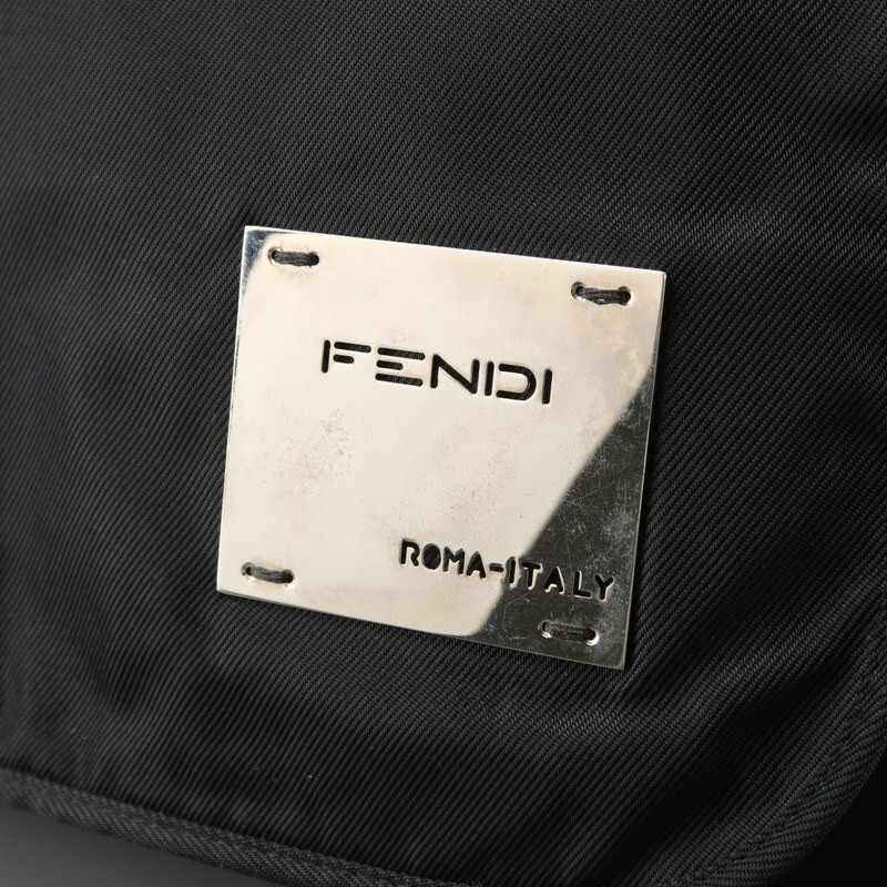 TH1971*イタリア製《FENDI フェンディ》ロゴプレート ナイロン ショルダーバッグ クロスボディバッグ 斜め掛け 鞄 ブラック_画像6