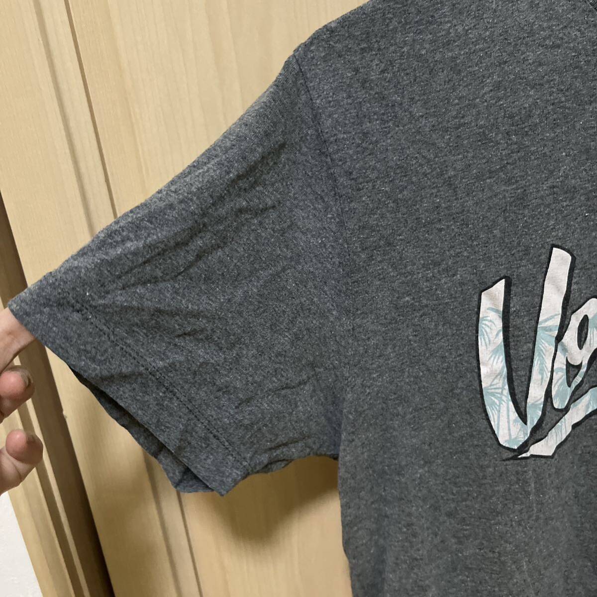 ボルコム　volcom レディースm-L グレーTシャツ