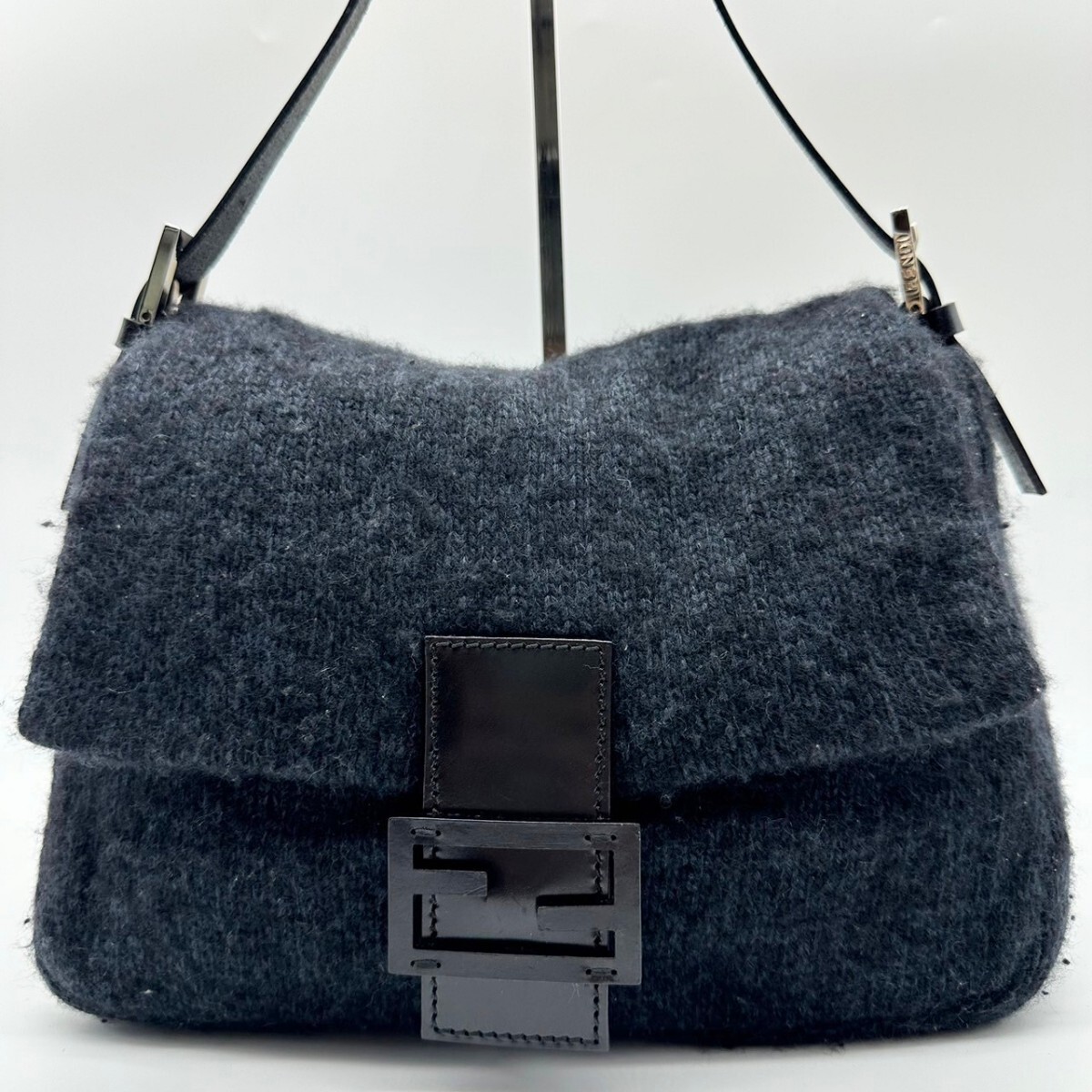 極美品☆FENDI フェンディ マンマバケット ハンドバッグ ショルダーバッグ ウール フェルト 黒 ブラック ダークネイビー ブラック FF金具