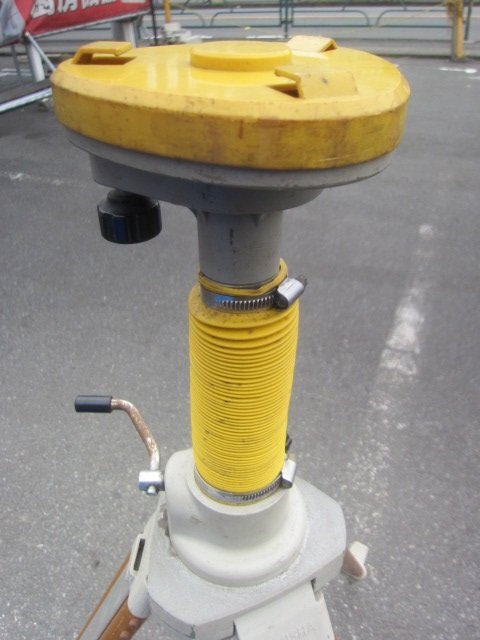 SOKKISHA 測機社 測量用三脚 型番不明 アルミ三脚 黄色 平面 脚太 134～227cm エレベーター式 エレベーター三脚 測量 計測 測量用品 工事の画像3