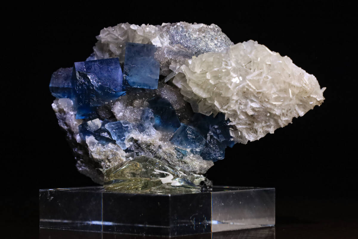 『綺麗なインディゴライトブルー＆ゾーニング美』 天然 フローライト カルサイト 66g 天然石 結晶 鉱物 標本 コレクション_画像6