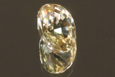 PARTYカラーフラ～～ッシュ!!! 希少なタンザニア産 0.85ct VVS 天然 ジルコン ルース オーバル 5.5 x4.8mm_画像7