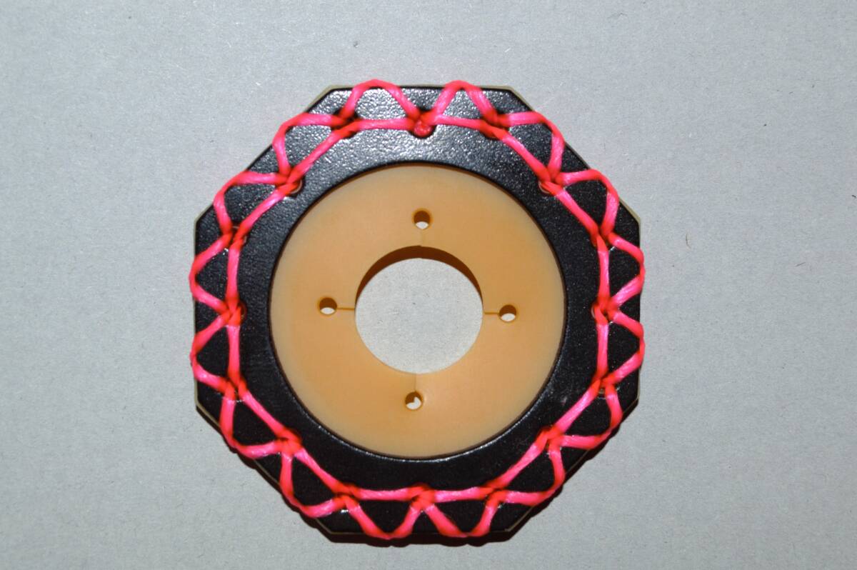 【新品】八角形の鍔止め 樹脂製(黒ベース) ピンク 剣道 竹刀用の画像2