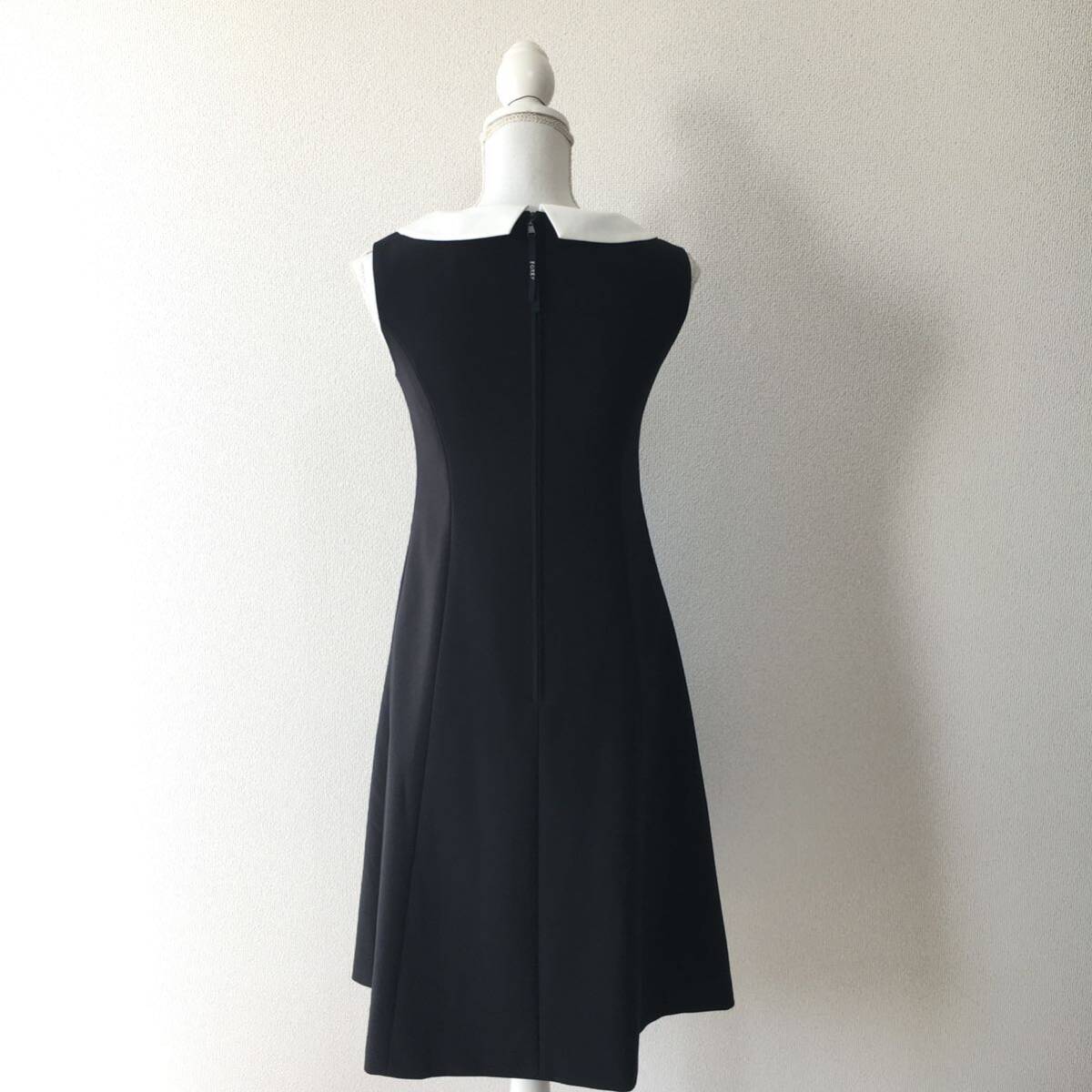 新作美品 FOXEY フォクシー 取り外せる白襟 洗える ロング 新作美品 FOXEY フォクシー 取り外せる白襟 洗える ロング