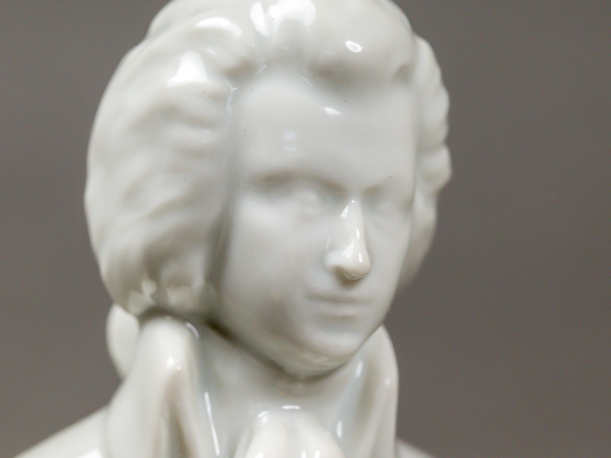 niWE アウガルテン AUGARTEN 白磁 White Porcelain モーツァルト Mozart 23cm フィギュリン 置物 ケース付