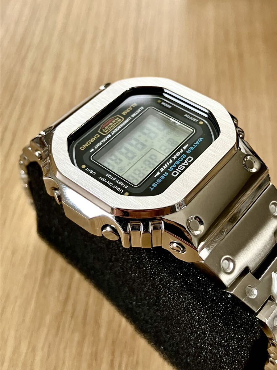 送料無料 新品CASIO カシオG-SHOCK GショックDW-5600 フルメタル カスタム本体付きデジタル腕時計 ステンレス シルバーベゼル＆ベルトの画像4