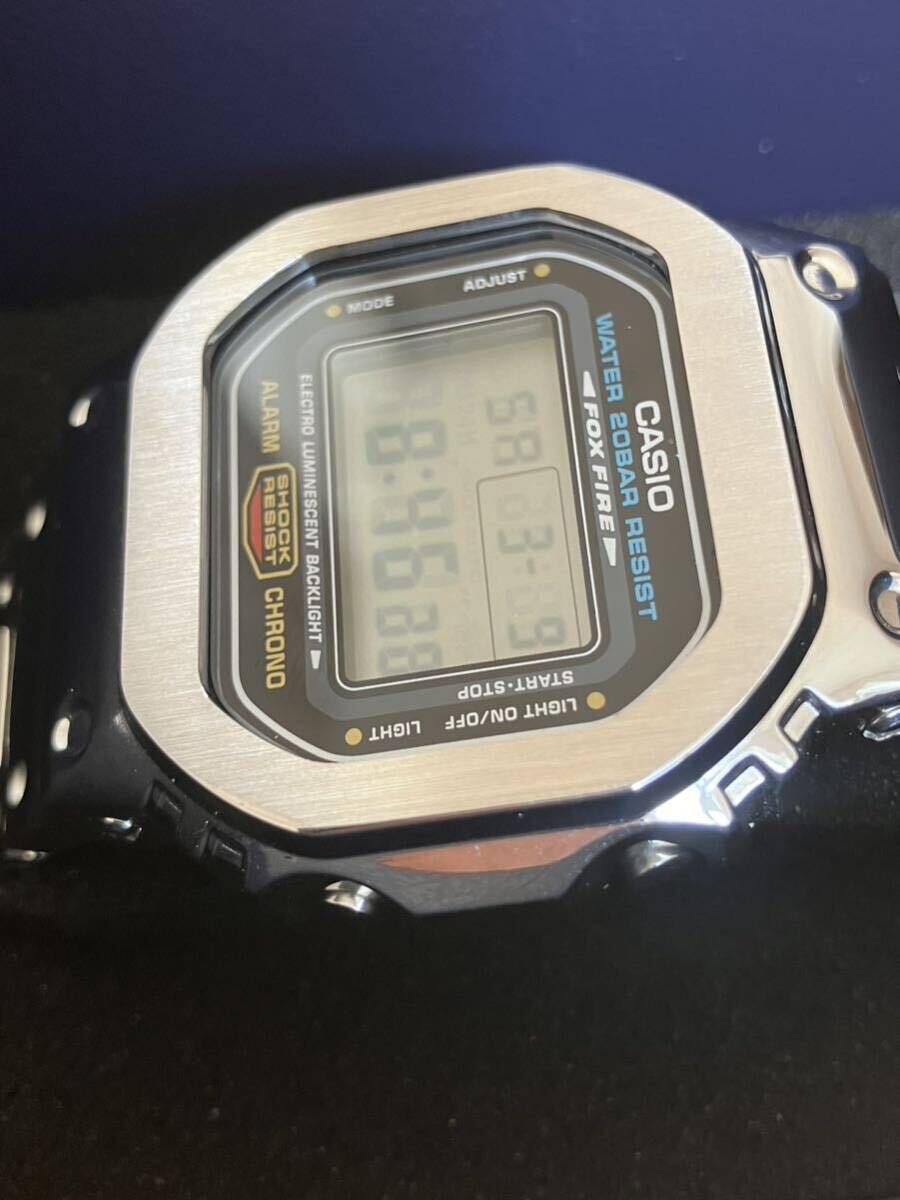 送料無料 新品 G-SHOCK DW-5600 フルメタル カスタム本体付きデジタル腕時計 ステンレス シルバーベゼル＆ベルト_画像4