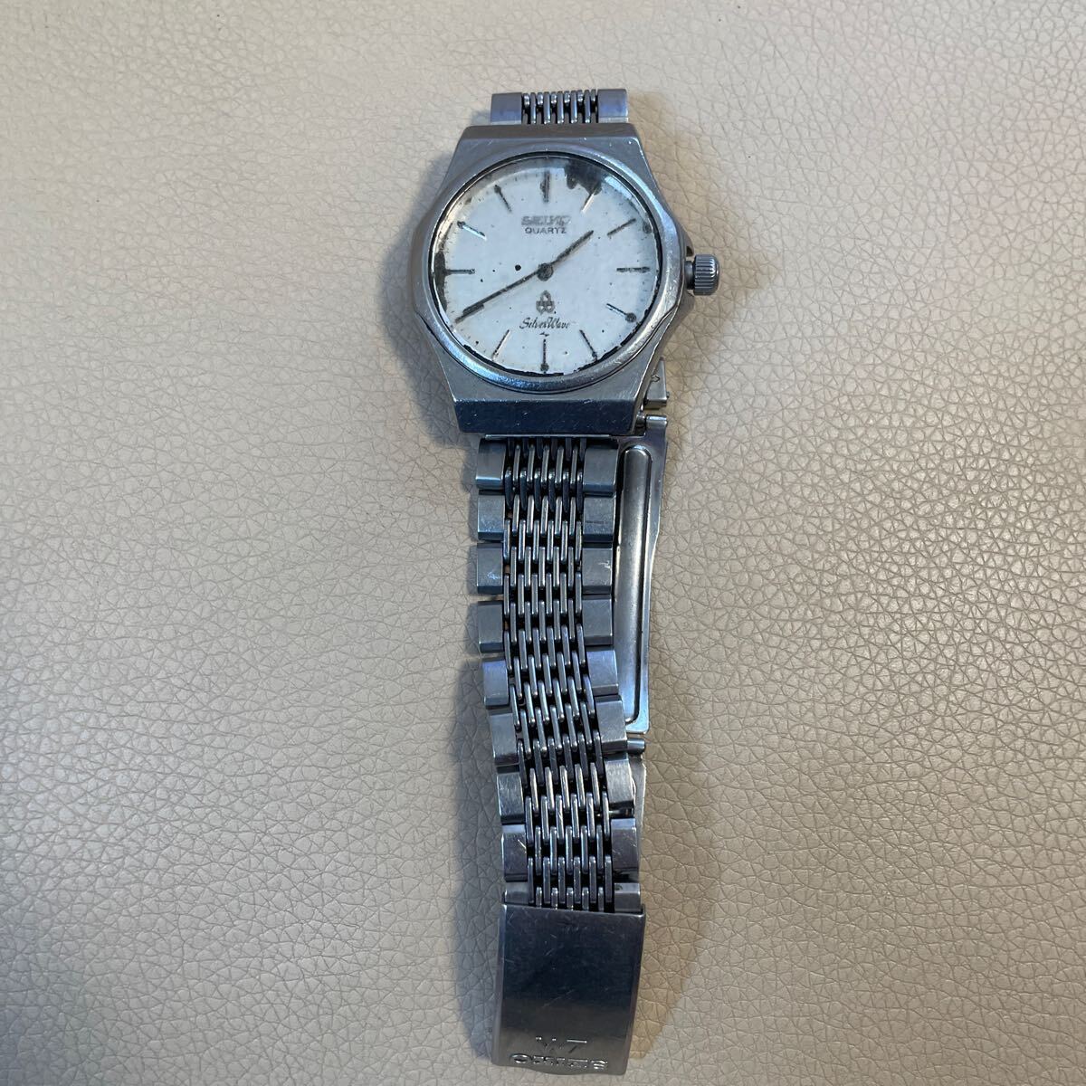 SEIKO QUARTZ SILVERWAVE 7121-7030 シルバーウェーブ QZ アナログ クォーツ 腕時計 希少品 1980年製の画像2