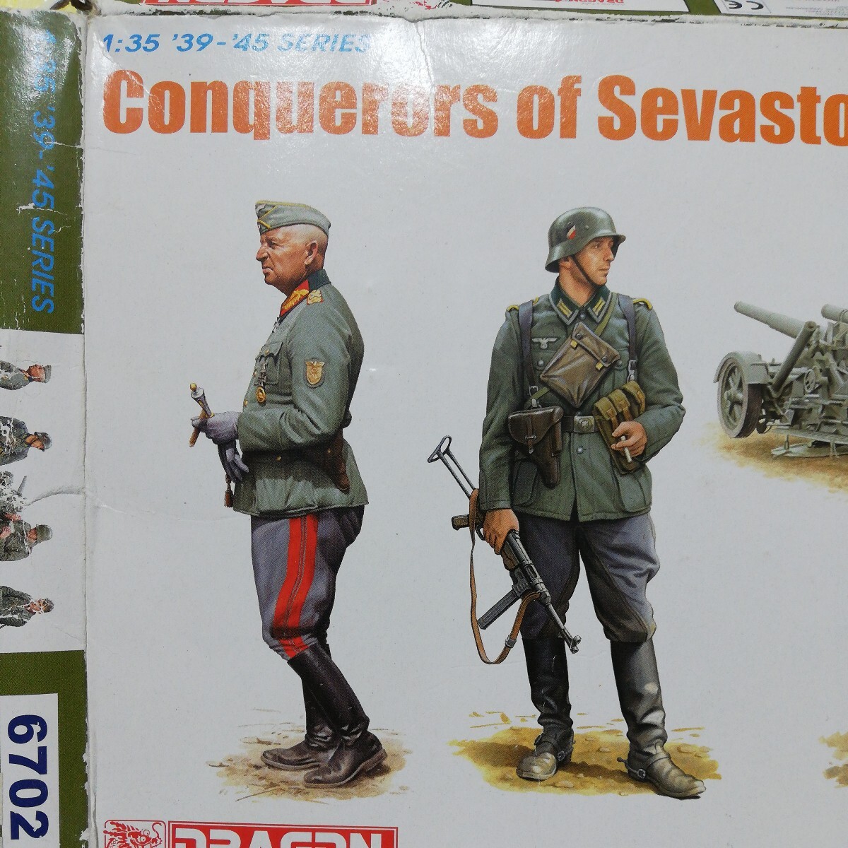 ☆地　6702 1/35 ドラゴン　セバストポリ要塞　攻略戦　クリミア　将兵４名　元帥？　Gen 2 Gear 　外箱に潰れ　未組立　　_画像2