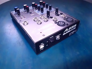 ALESIS MULTIMIX4 USB mixer & BERINGER XM8500 Mike 