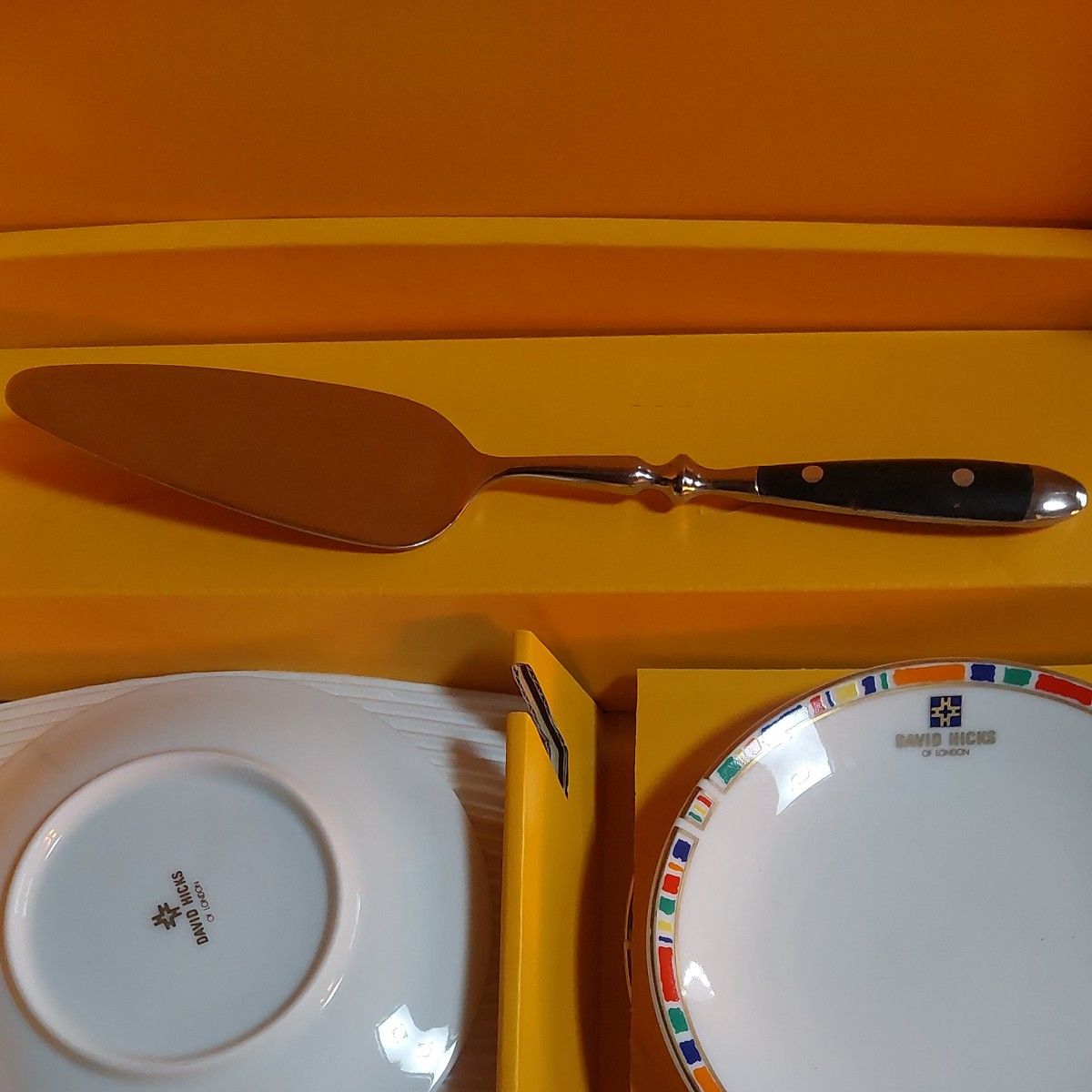 【未使用箱入り】洋食器ケーキサーバー付き大皿１枚+小皿５枚