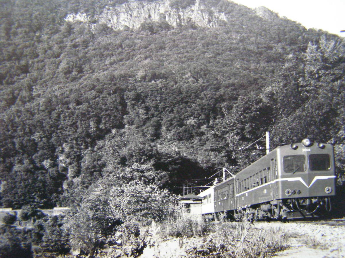 (A44)341 写真 古写真 電車 鉄道 鉄道写真 札幌 定山渓鉄道 7001 昭和39年8月9日 豊滝-滝の沢 裏面の糊跡が一部ゴム状になっています_画像2