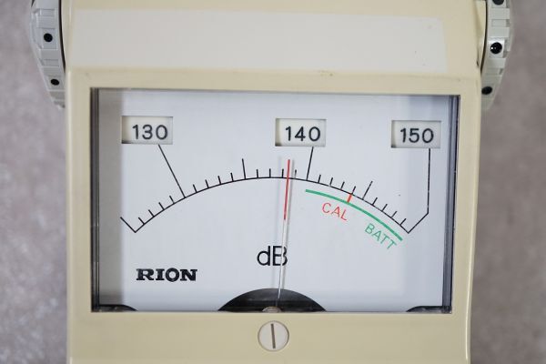 [NZ][C4022480] RION リオン NA-17 LOW FREQUENCY SOUND LEVEL METER サウンドレベルメーター 元ケース付き_画像5