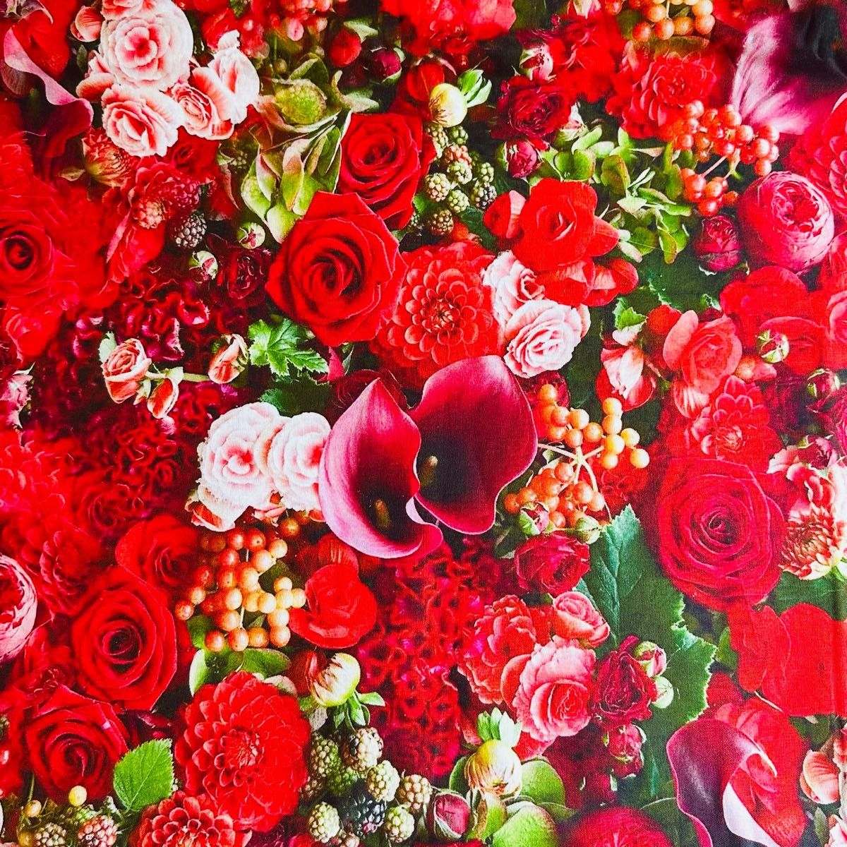 【数量限定】New110x1M☆鮮やかなお花柄　綿100%シーチング生地 赤色