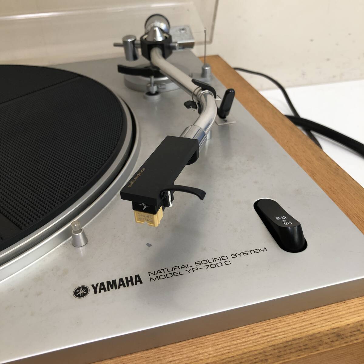 20288 YAMAHA　レコードプレーヤー　YP-700C　ジャンク品　中古現状品　宅急便120_画像3