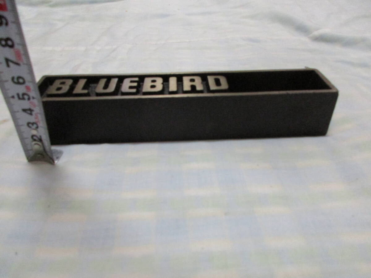 * Nissan Bluebird novelty goods iron made / paper weight cigarettes put?BLUEBIRD