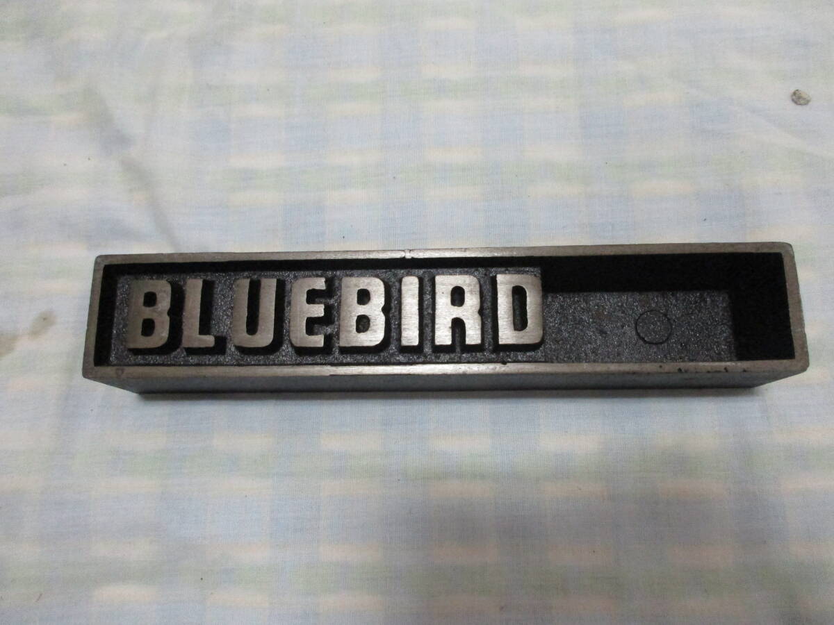 * Nissan Bluebird novelty goods iron made / paper weight cigarettes put?BLUEBIRD