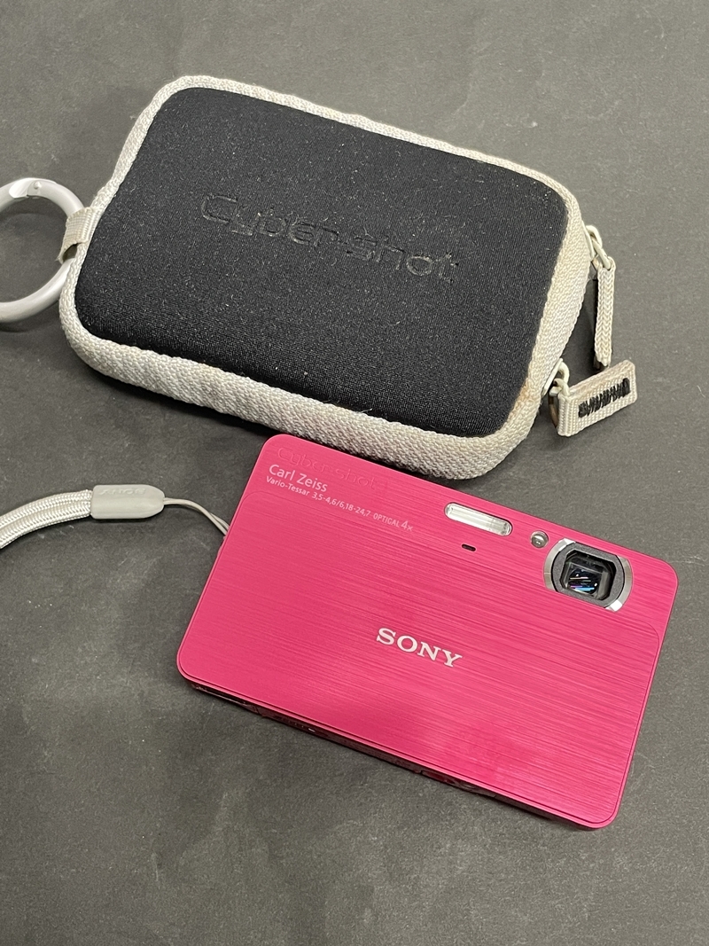 ● コレクター必見 SONY ソニー サイバーショット DSC-T700 デジタルカメラ デジカメ ピンク ジャンク品 ma201の画像1