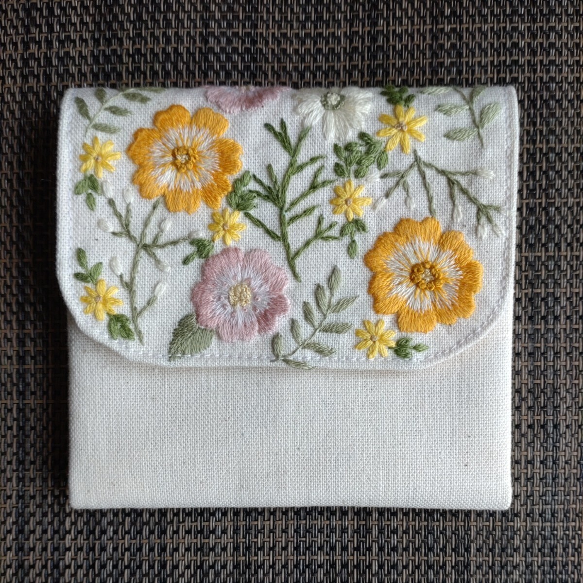 【ハンドメイド】手刺繍 コインケース ポーチ_画像1