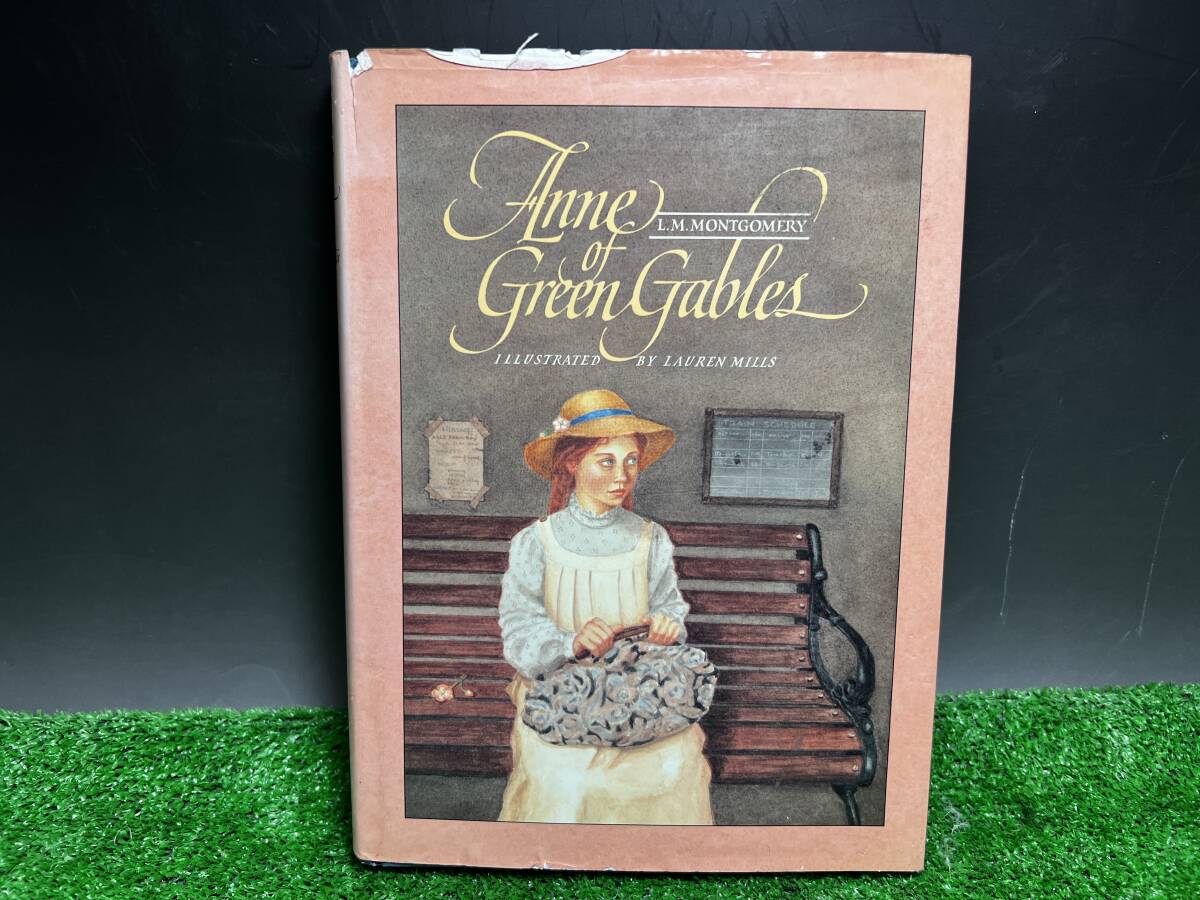  foreign book Anne of Green Gables Anne of Green Gables L.M.Monygomery / David R. Godine, Publisher,Inc. ISBN: O-87923-783-X