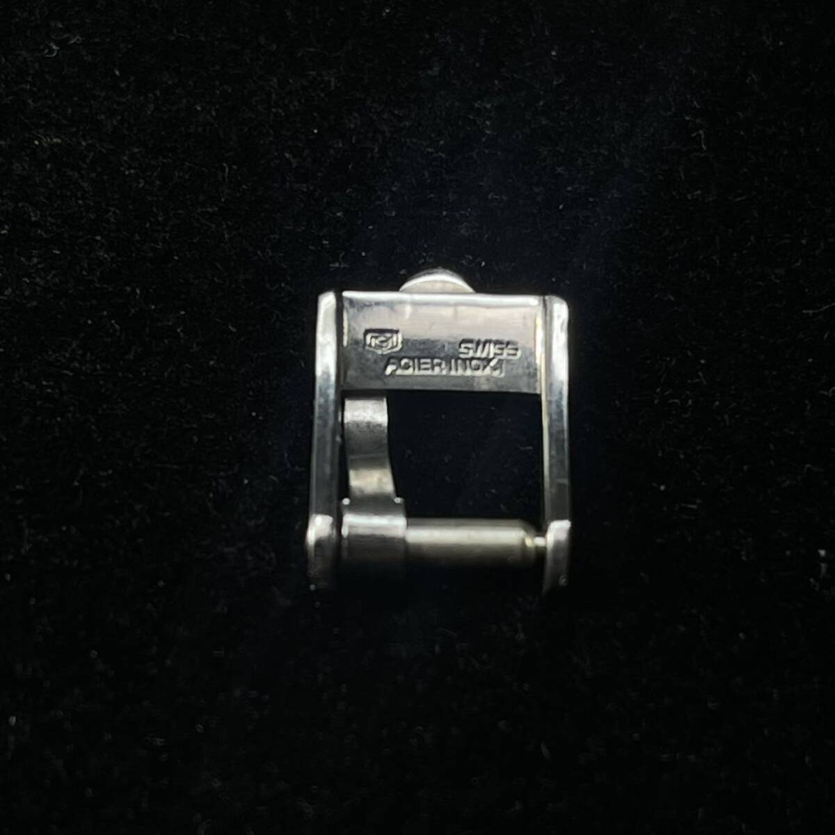 （B163）OMEGA オメガ 純正尾錠 3個まとめて ラグ幅 約8-10mm 純正部品 時計の部品 時計の尾錠 銀色 アンティーク 委託品 の画像4