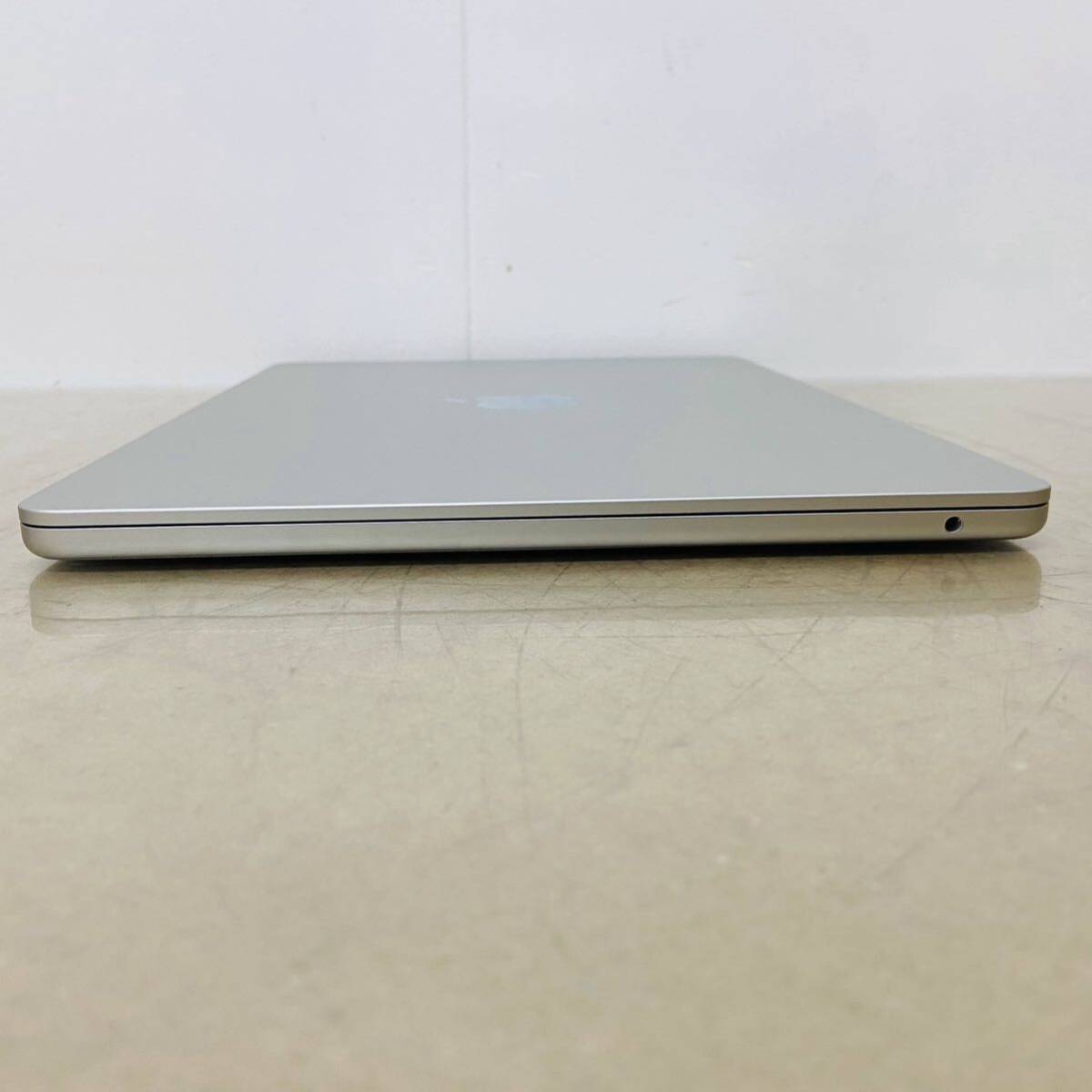 極美品　MacBook Air　 シルバー　　8GB 　256GB 　M2チップ 13インチ　 2022　充放電回数2回 　i17597 　80サイズ発送　_画像9