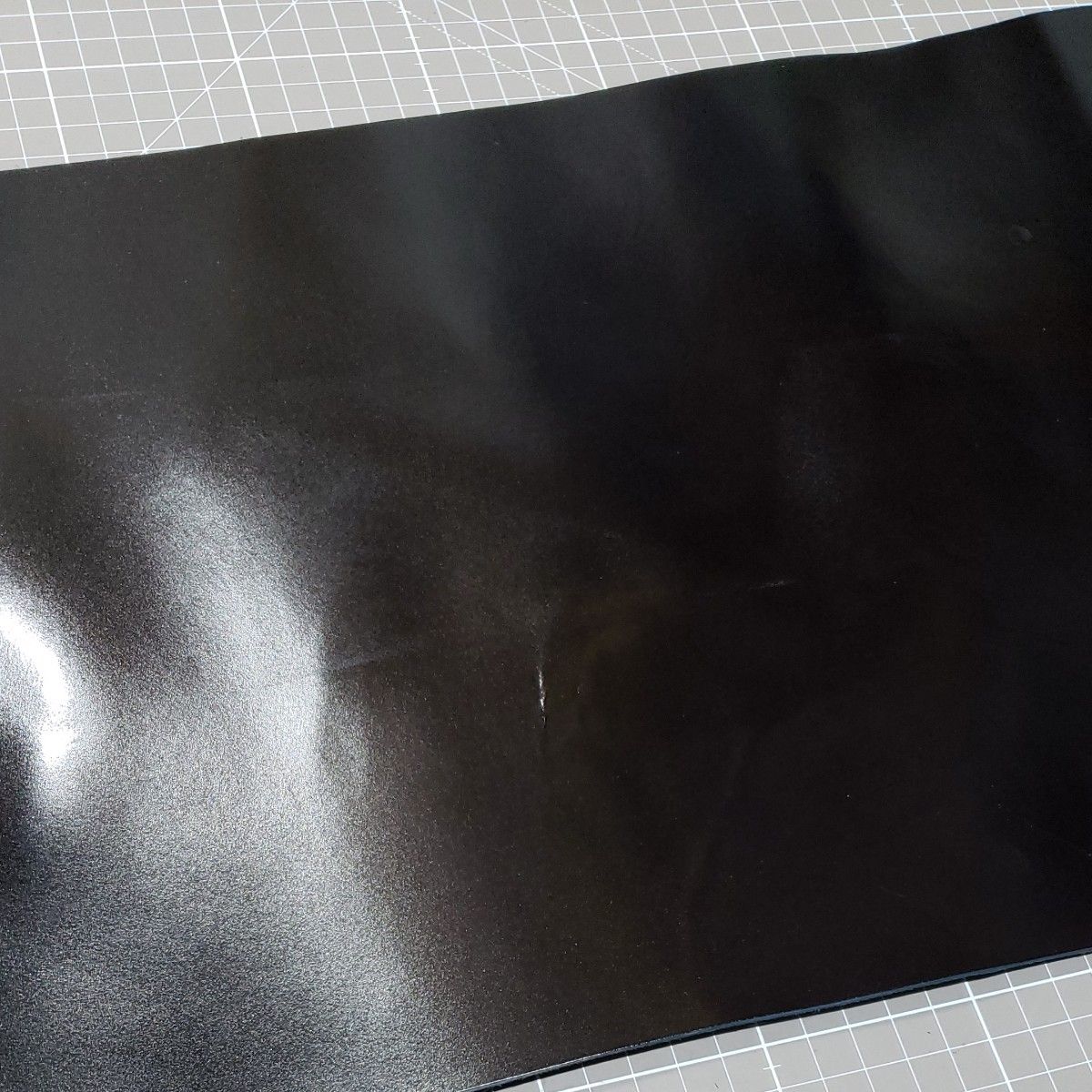 A‐95　牛革　コンビヌメ　艶スムース　ダークネイビー　ほぼブラック　最長部約 28×60 cm　厚さ約 1.6~1.7mm