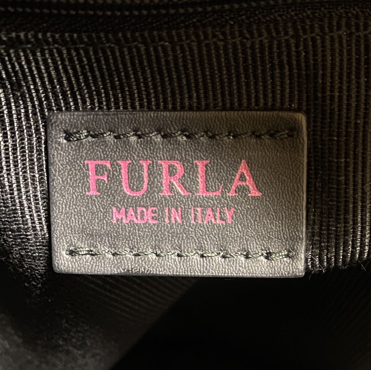 未使用に近い！FURLA トート型 ショルダーバッグ インディゴブルー 大容量 肩掛け可能_画像10