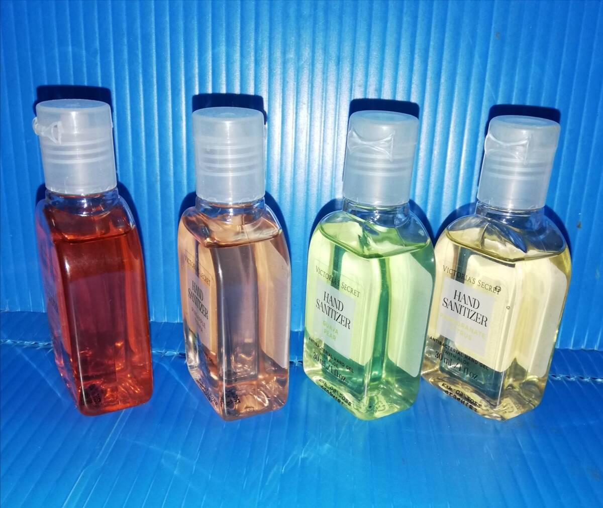 ☆VICTORIA'S SECRET☆MINI HAND SANITIZER GEL☆Guava☆ヴィクトリアシークレット☆ハンドジェル☆グアバ☆ザクロ☆抗菌ジェル☆セット_画像3