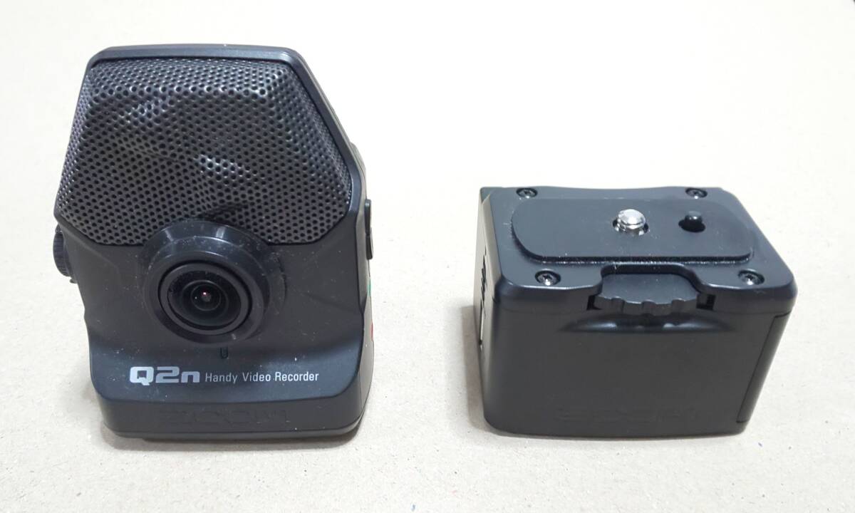 【美品】ZOOM ハンディビデオレコーダー Q2n （純正外付けバッテリーケース込み）の画像1