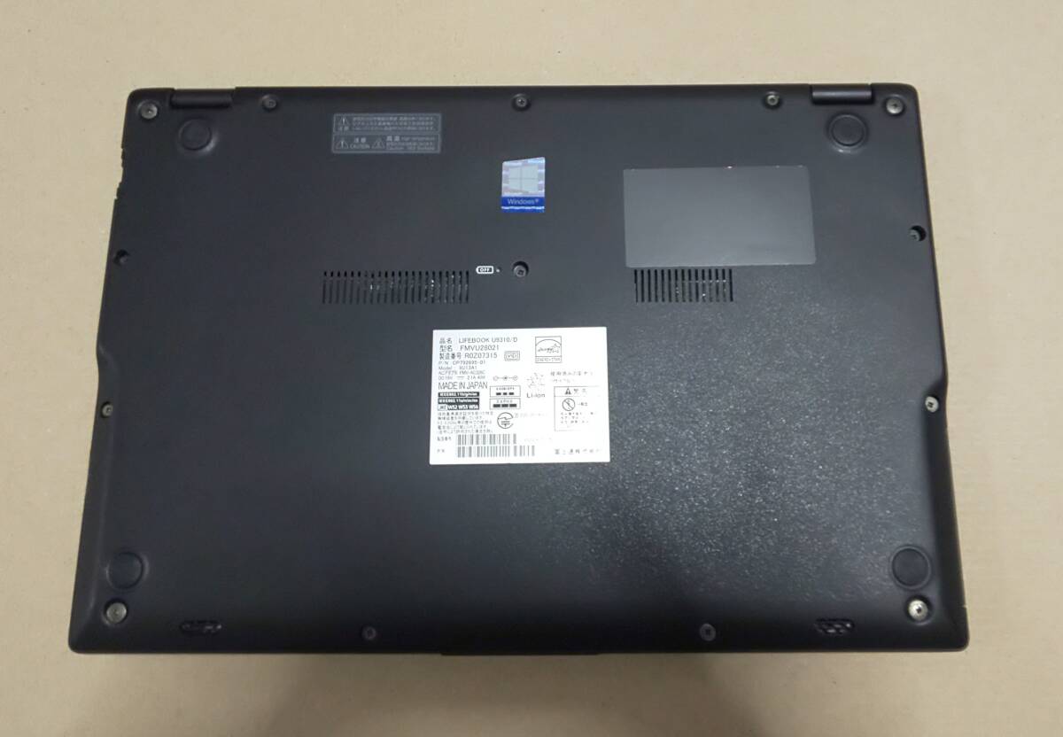 【使用感少なめ】富士通 LIFEBOOK U9310/D FMVU28021 着脱式プライバシーフィルター付き_背面です