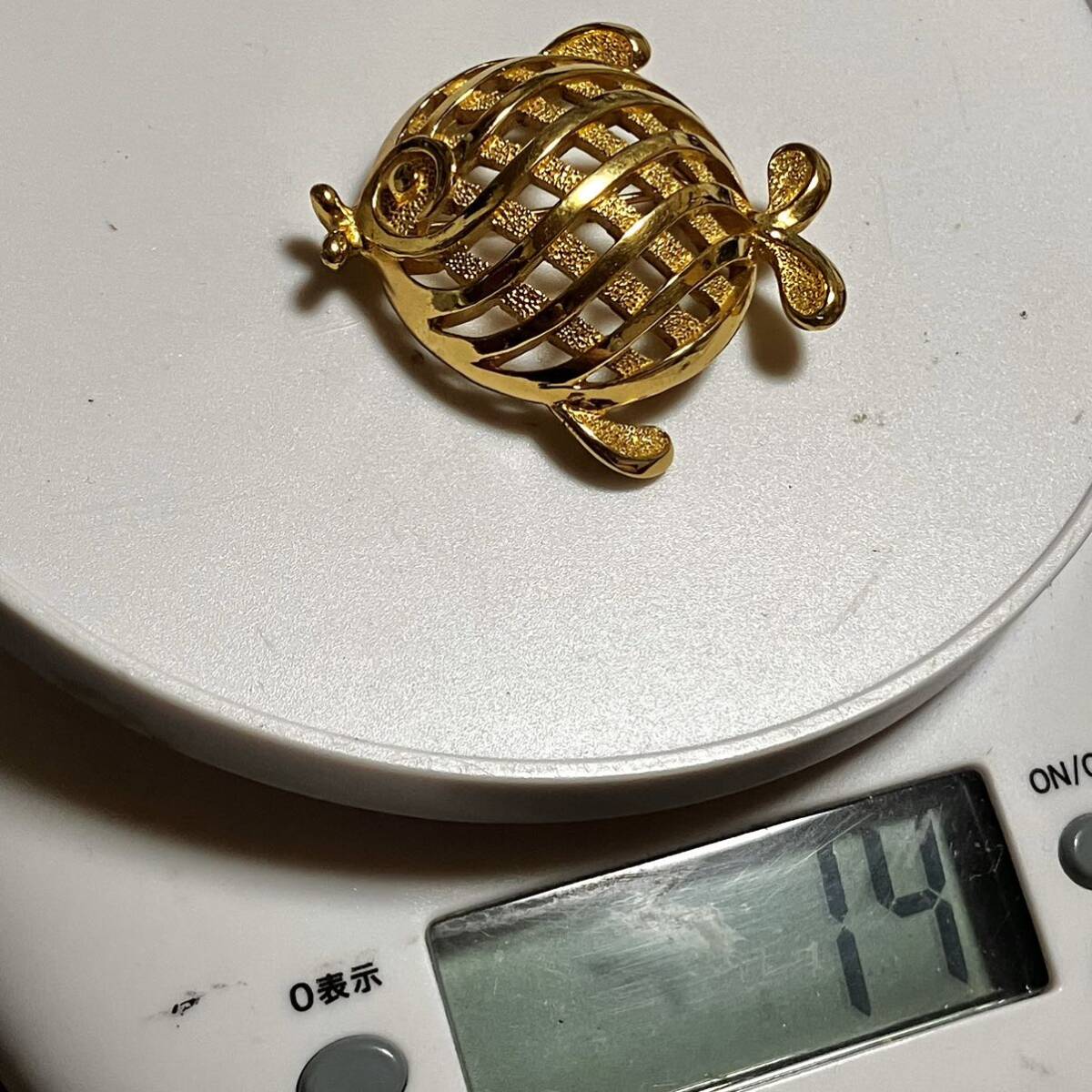 m】美品 TRIFARI トリファリ ブローチ ヴィンテージ 魚 m】美品 TRIFARI トリファリ ブローチ ヴィンテージ 魚