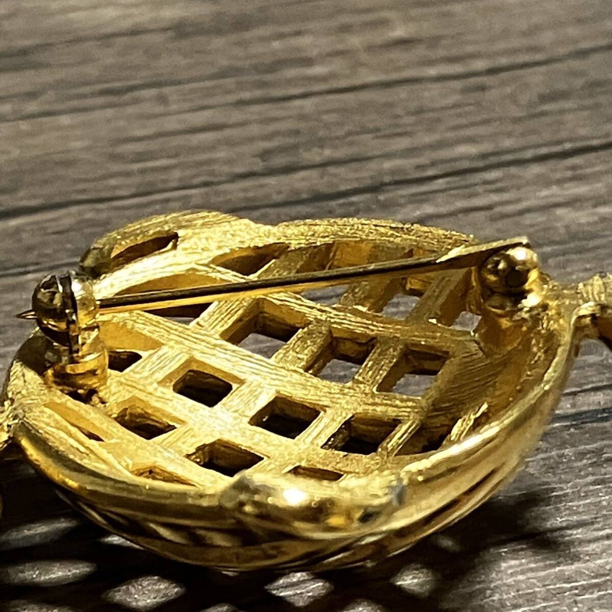 m】美品 TRIFARI トリファリ ブローチ ヴィンテージ 魚 m】美品 TRIFARI トリファリ ブローチ ヴィンテージ 魚