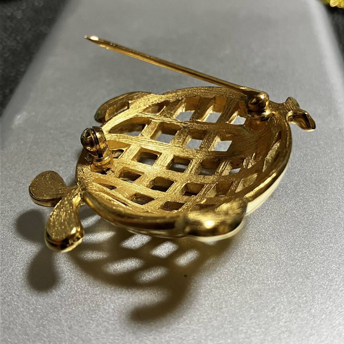 m】美品 TRIFARI トリファリ ブローチ ヴィンテージ 魚 m】美品 TRIFARI トリファリ ブローチ ヴィンテージ 魚
