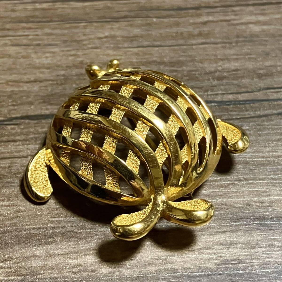 m】美品 TRIFARI トリファリ ブローチ ヴィンテージ 魚 m】美品 TRIFARI トリファリ ブローチ ヴィンテージ 魚