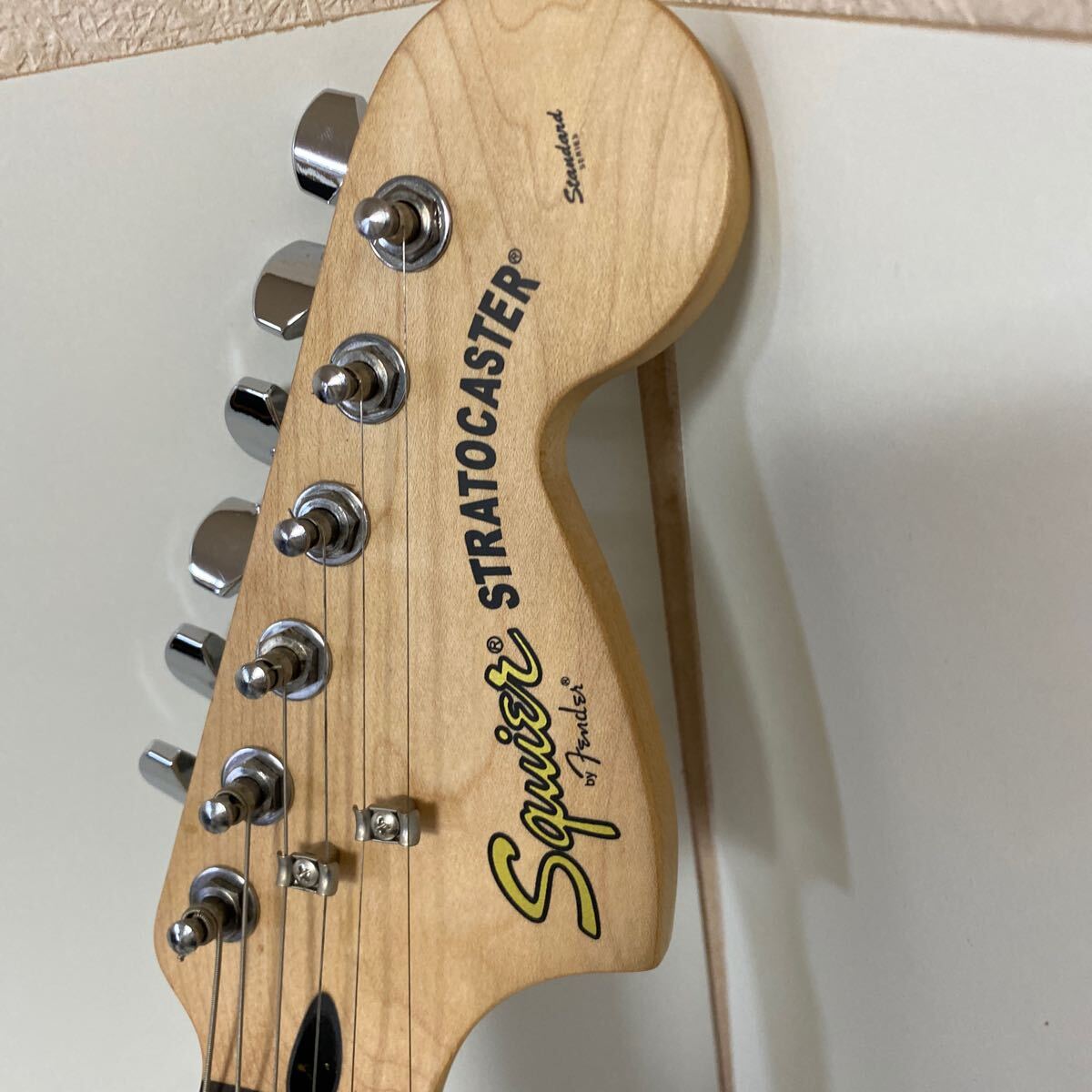 エレキギター　フェンダー　ストラスキャスター　FENDER squier ソフトケース付き【中古品】_画像2