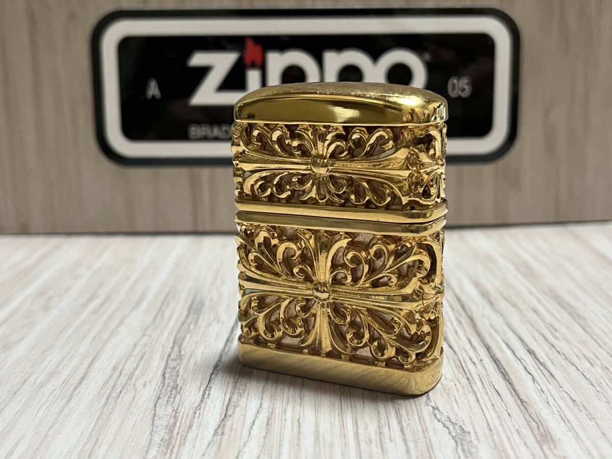 大量出品中!!【希少】未使用 2009年製 Zippo 'Metal Jacket Cross' メタルジャケット ゴールド 金 クロス ジッポー 喫煙具 ライターの画像2