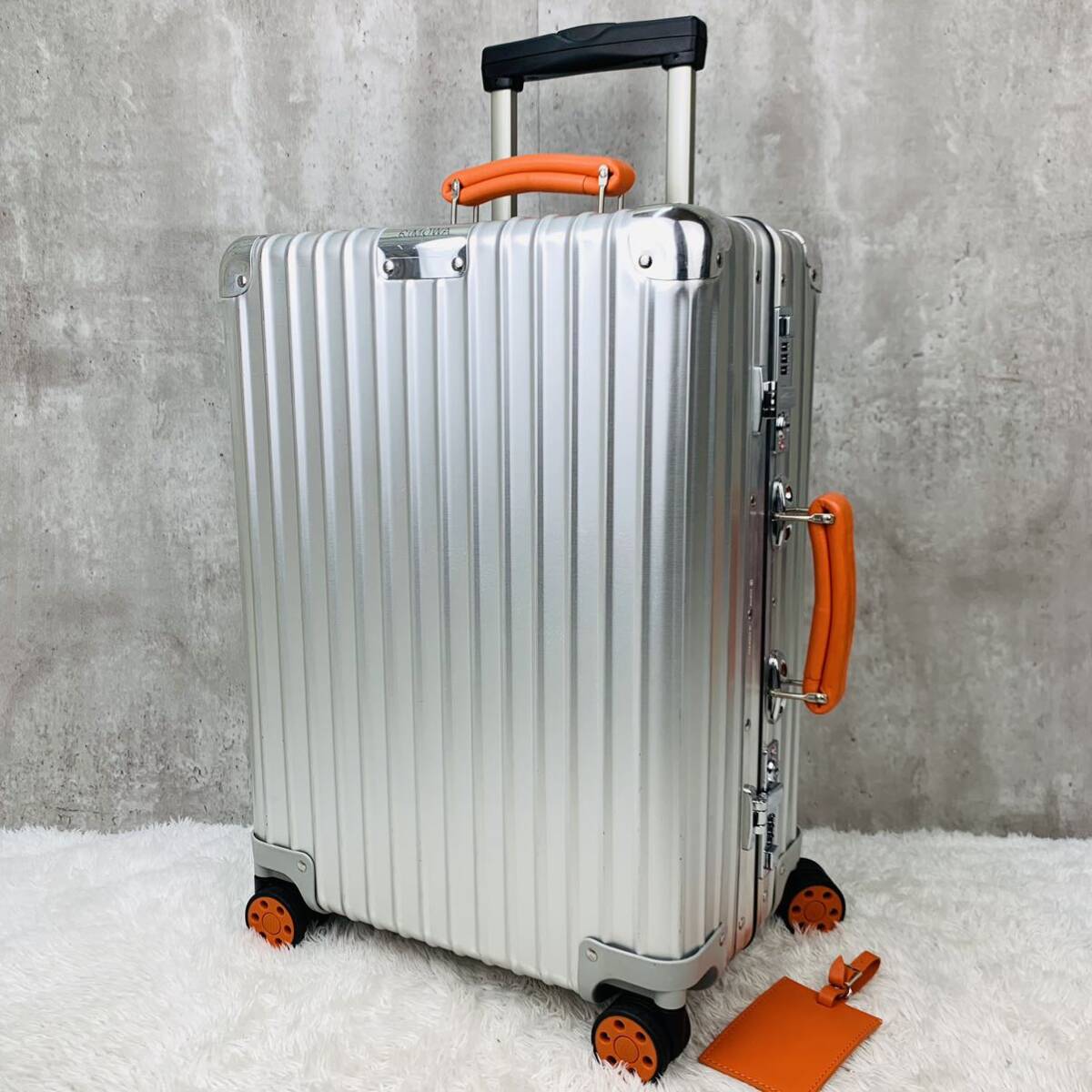 極美品】RIMOWA リモワ CLASSIC クラシック CABIN キャビン 36L 極美品】RIMOWA リモワ CLASSIC クラシック CABIN キャビン 36L