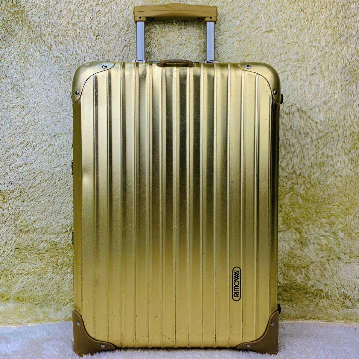 超希少【美品】90's RIMOWA リモワ TOPAS トパーズ GOLD ゴールド 35L 機内持ち込み 2輪 アルミ スーツ ケース キャリー バッグ ドイツ製の画像2