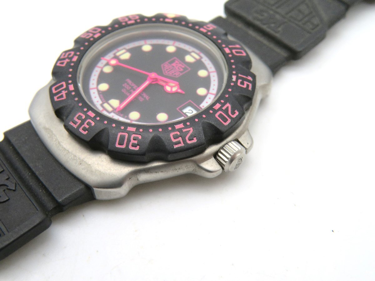1円◆稼働◆ タグホイヤー WA1217 プロフェッショナル ブラック/ピンク クオーツ ユニセックス 腕時計 N812_画像2