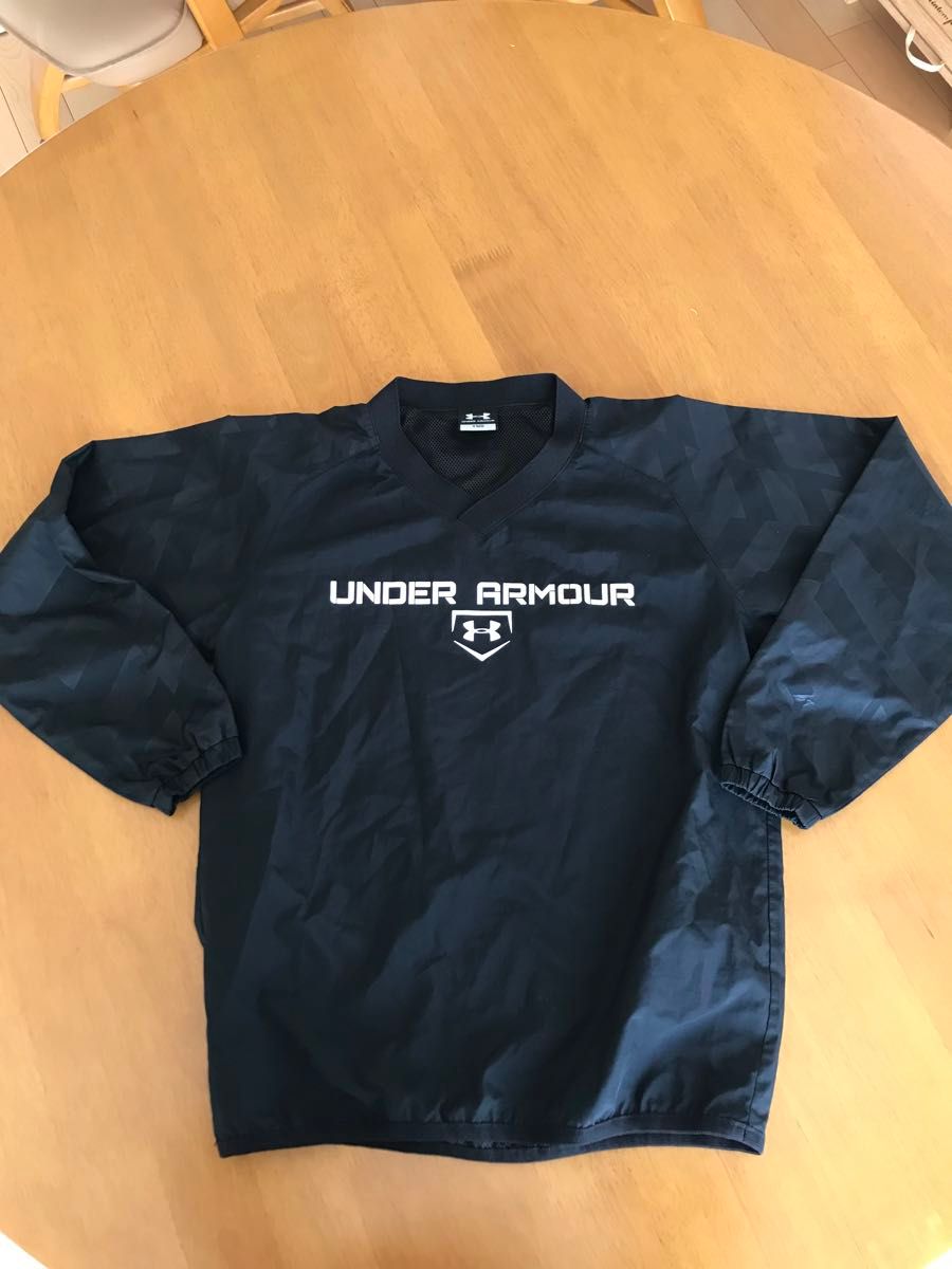 UNDER ARMOUR ウィンドブレーカー