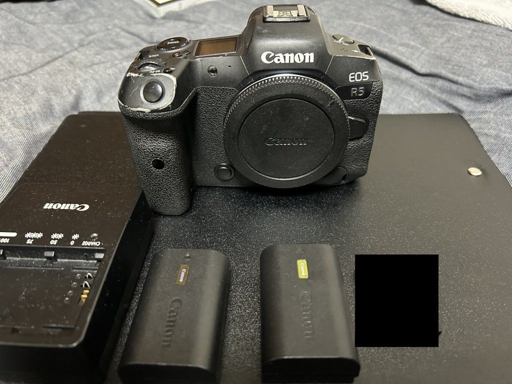 【完動品】Canon(キャノン) EOS R5 フルサイズ　ミラーレス一眼カメラ