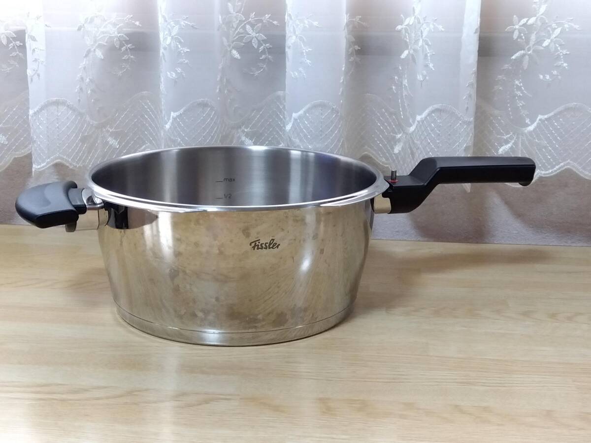 ★Fissler フィスラー圧力鍋 ビタクイック 3.5L Used ゴムパッキン２個！付き/穴あき蒸し器＆三脚付き★ 格安 ドイツ製 調理器具 時短料理_画像5