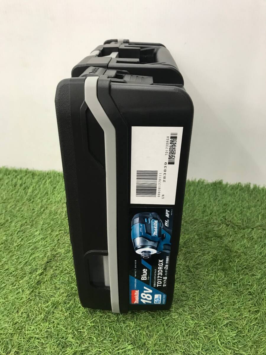 【未使用品】makita(マキタ) 18v充電式インパクトドライバ ブルー(6.0Ahバッテリx2/充電器/ケース) TD173DRGX ITXYF13FHQPA_画像3