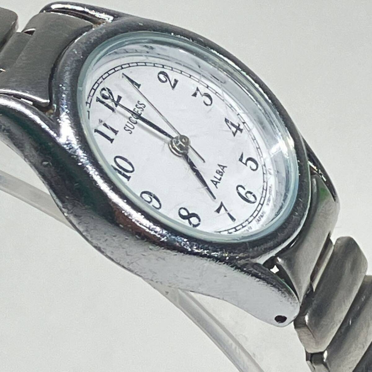 1円〜 SEIKO ALBA SUCCESS 腕時計 2D8066 クオーツ QUARTZ腕時計 動作未確認 セイコー アルバ サクセス 白文字盤 伸縮性ベルト _画像6