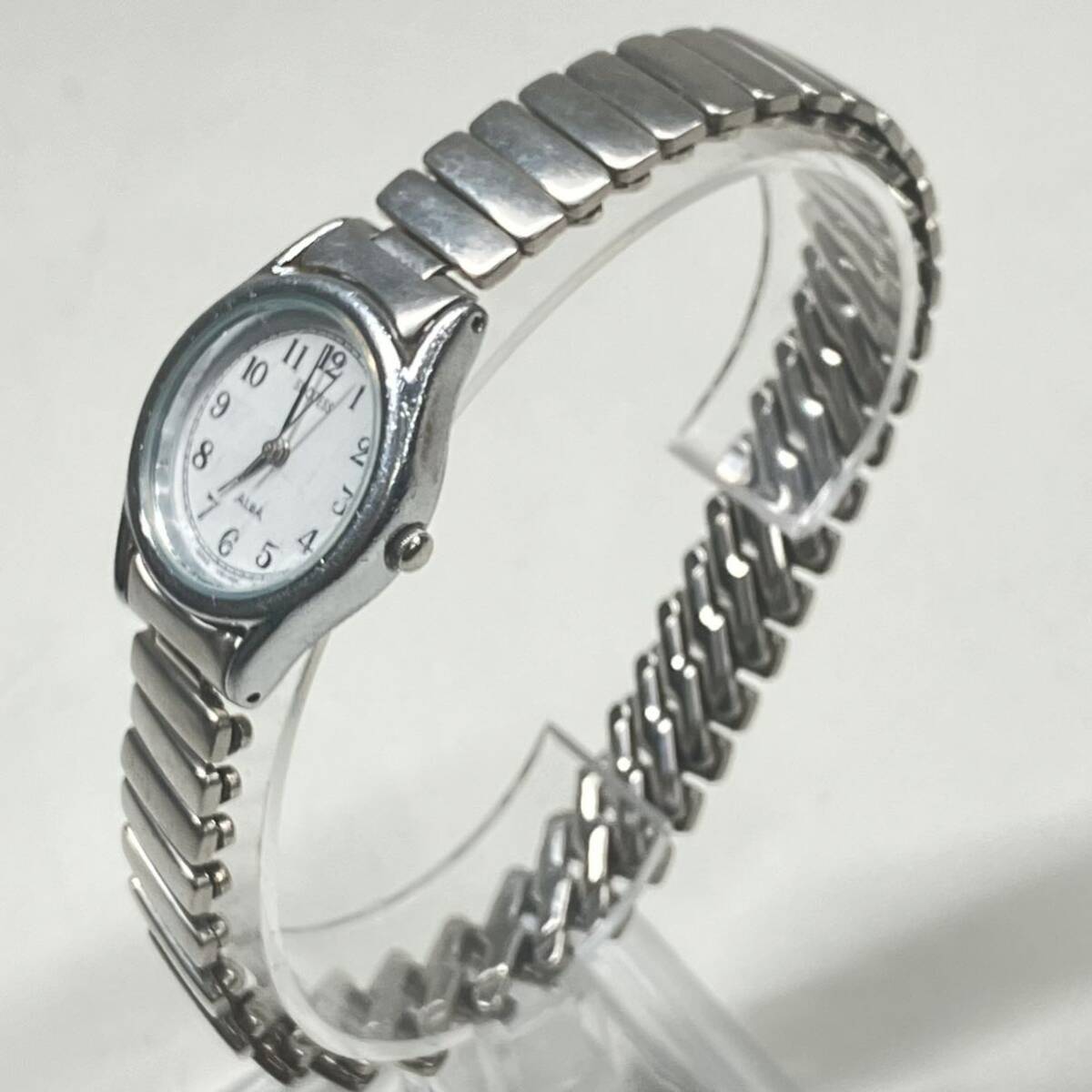 1円〜 SEIKO ALBA SUCCESS 腕時計 2D8066 クオーツ QUARTZ腕時計 動作未確認 セイコー アルバ サクセス 白文字盤 伸縮性ベルト _画像7