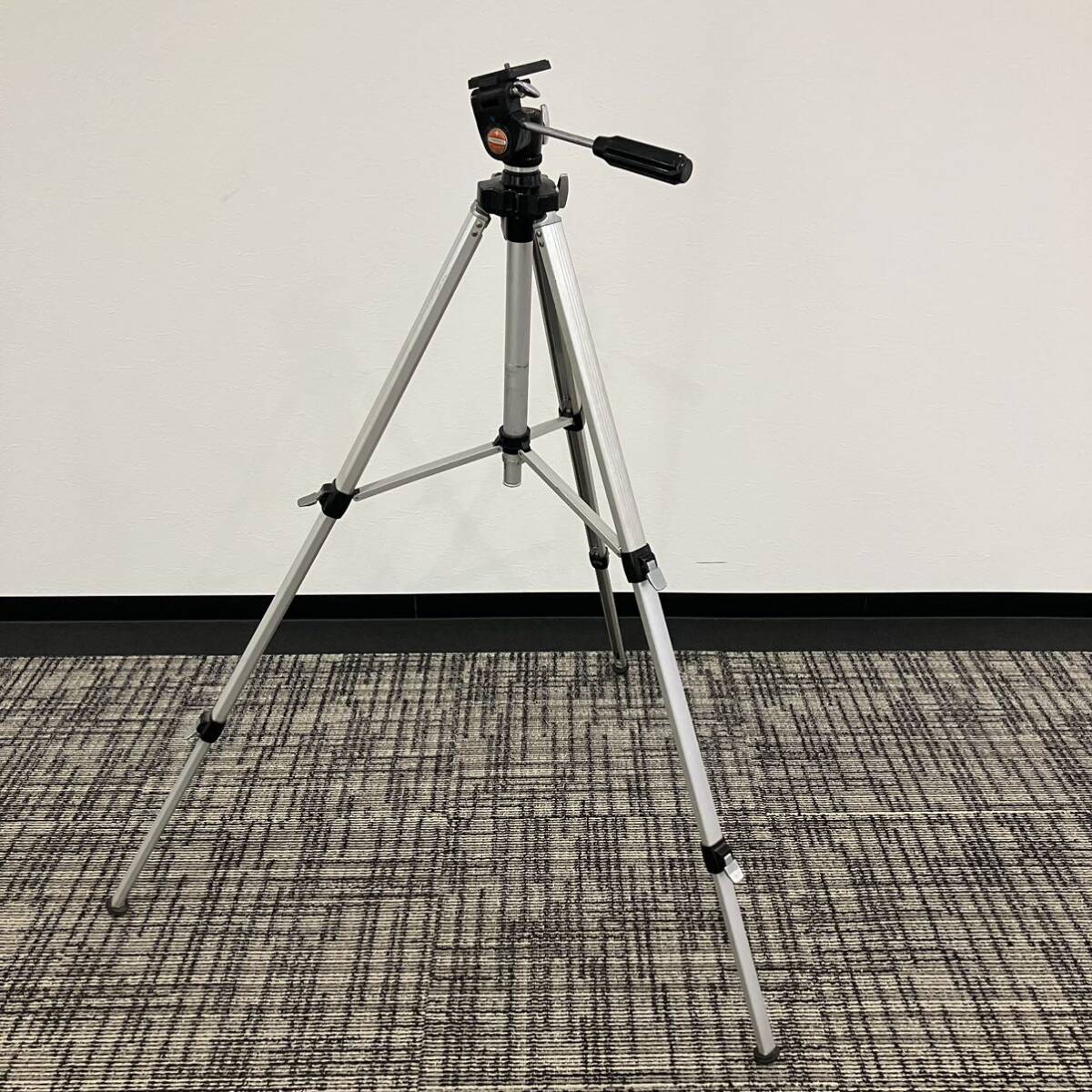 1円〜 3T 三脚 CHERRY DASH 20-X ビデオカメラ三脚 高さ調節 ワンタッチ式 3段階 チェリー ダッシュ 伸縮 高さ約64cm〜128cm（台座まで）の画像1